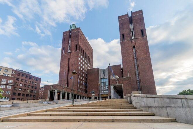 Discover Oslo on Foot - Guide and Language Options