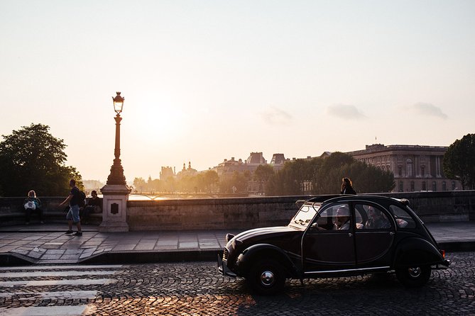 Discover Paris: 2-Hour Walking Tour of the Old Town - Meeting and Pickup Information