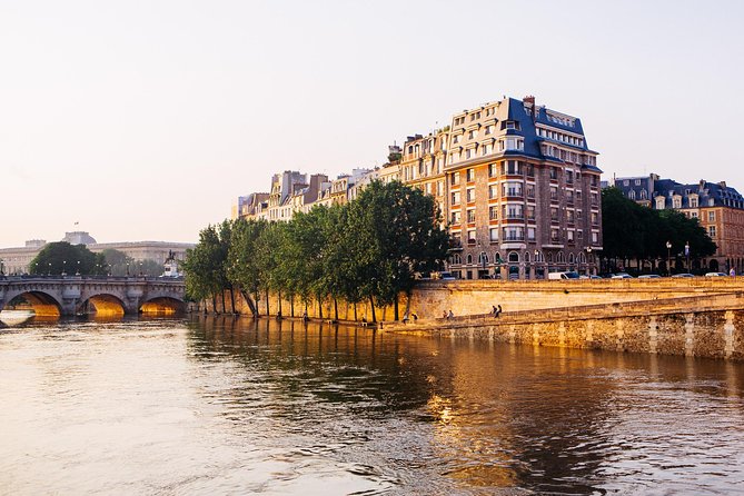 Discover Paris: 2-Hour Walking Tour of the Old Town - Reviews