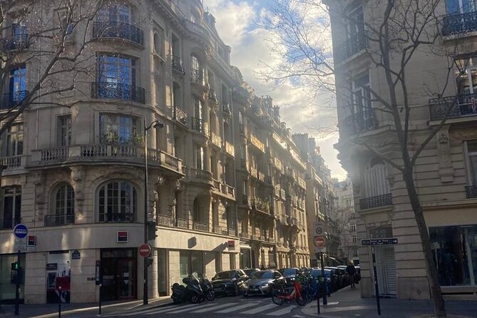 Discover Paris in One Day With a Private and Friendly Local Guide - Pricing and Booking Details