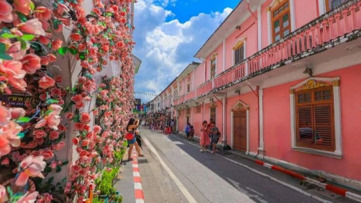 Discover Phuket Old Town Walking Lunch & 3 Khai Islands - Lunch at Le Lang Restaurant Experience