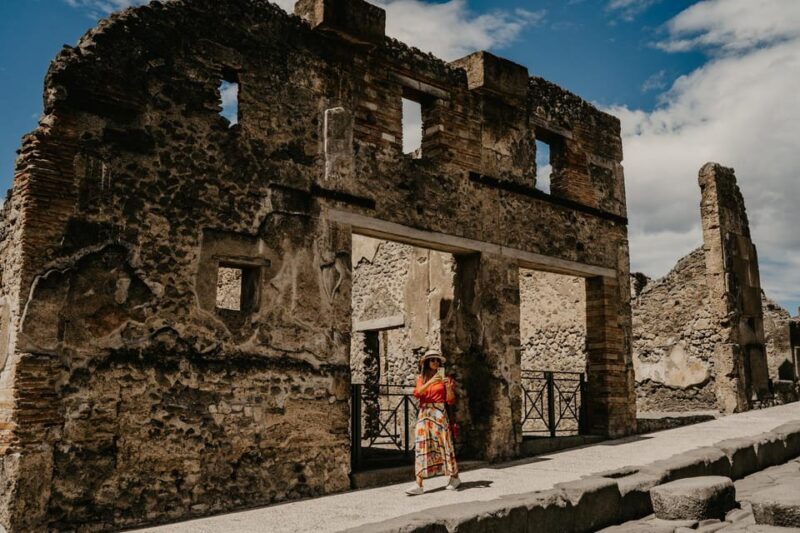 Discover Pompeii: French Walking Tour of the Buried City - Exploring the Pompeii Experience in Detail