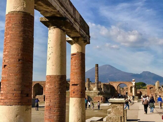 Discover Pompeii: Historic Journey! - Background