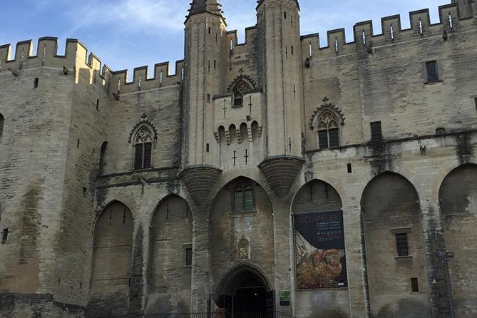 Discover Provence Including Avignon and Luberon Villages With a Local Guide - Exploring the Enchanting Luberon Villages
