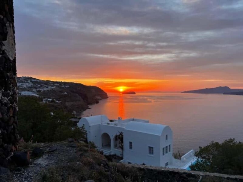 DISCOVER SANTORINI LIKE A LOCAL IN 5 HOURS - Exploring Santorini in Style and Comfort