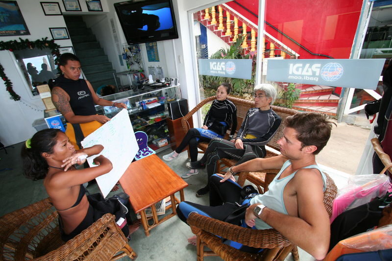 Discover Scuba Diving by WaterColors - The lesson, practice, and boat trip