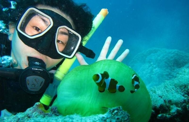 Discover Scuba Diving Experience in Semporna Island - The instructor makes the beginner experience