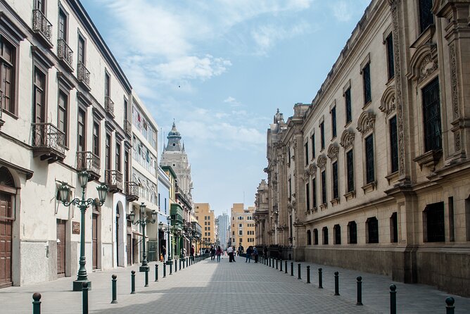 Discover the 5 Places You Cannot Miss in Lima - Plaza De Armas: Experience the Heart of Limas Vibrant City Life