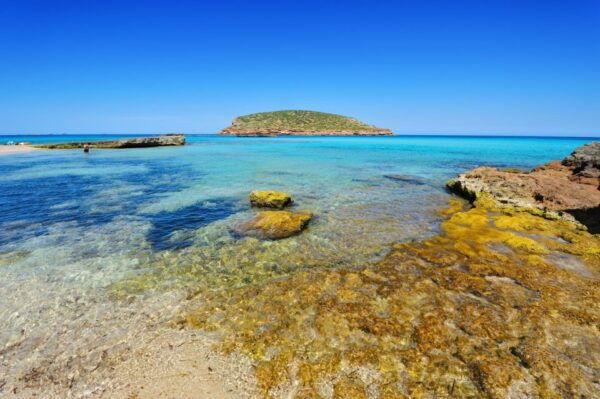 Discover the Best Places in a Small Boat Driven by Your Self - The Sum Up