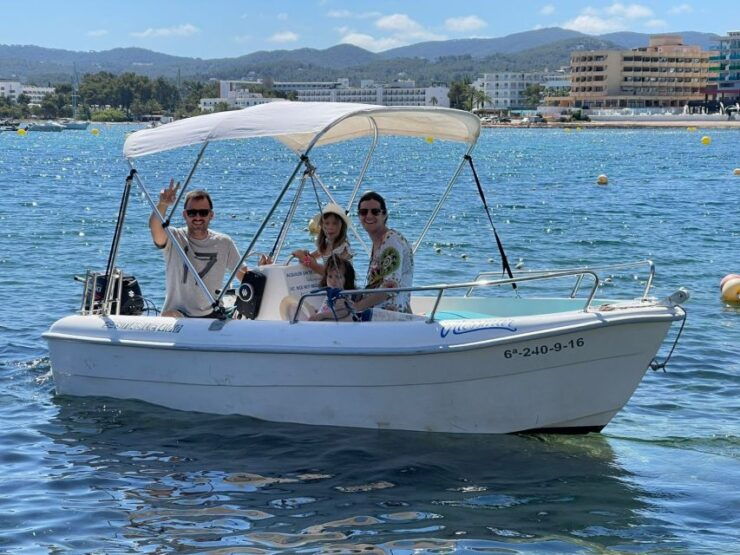 Discover the Best Places in a Small Boat Driven by Your Self - Activity Details