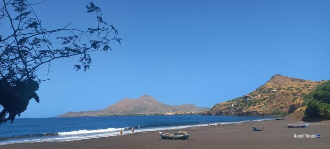 Discover the Black Sand Beach+the Natural Pool - Island Exploration