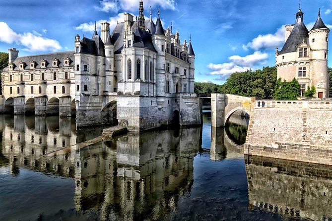 Discover the Castles of Chambord and Chenonceau - Chambord Castle: History and Architecture