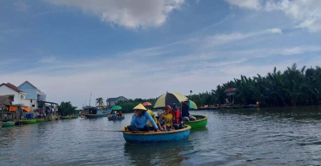 Discover the Hoi an Farming and Fishing Life by Bike Tour - Rice Paddy Farming Experience