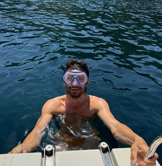 Discover the Îles d'Or in a new private boat for 8 people. - Pricing and Value