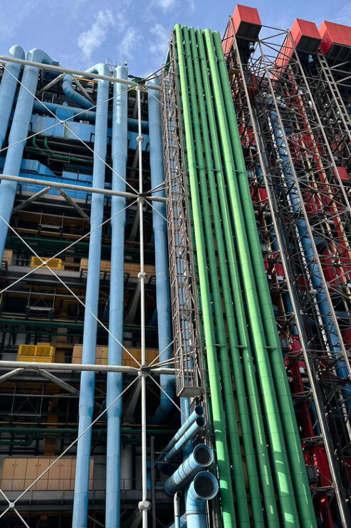 Discover the Marais (:) An Outdoor Detective Adventure - Key Points