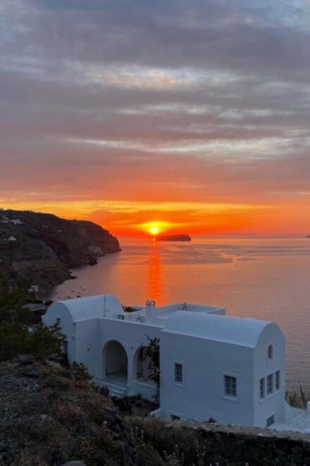 Discover the Most Famous Places on the Island in 5 Hours. - Exploring Red Beach