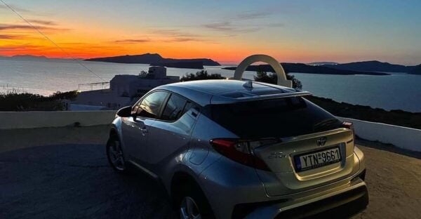 Discover the Most Famous Places on the Island in 5 Hours. - Capturing Moments in Oia