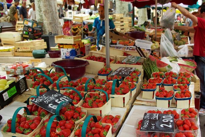 Discover the Old Streets, Monuments and Markets in Marseille. - Iconic Monuments to Explore