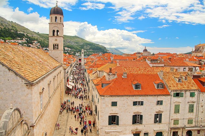 Discover the Old Town Walking Tour - Tour Highlights