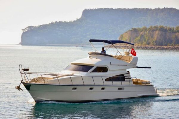Discover the Secrets of Kemer: Private Boat Tour - Paradise Bay and Pirate Cave