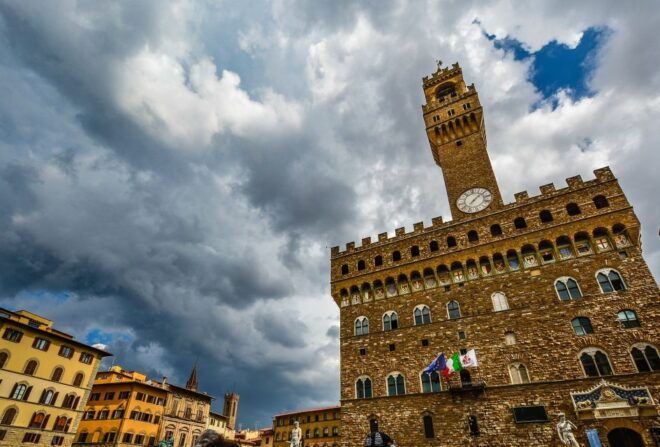 Discover Uffizi and Palazzo Vecchio: Half Day Guided Tour - Meeting Point