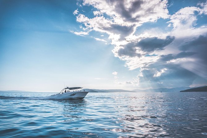 Discover Uncharted - Comfortable Boat and Stunning Locations - Tour Highlights