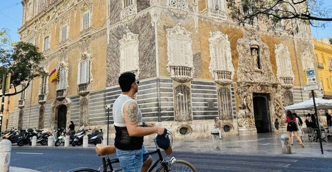 Discover Valencia by Bike: Tour of the Main Landmarks - City of Arts and Sciences