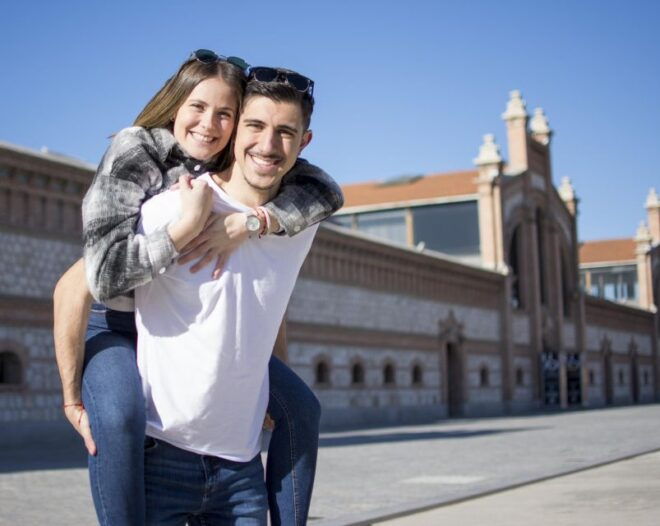 Discover Valencia's Romantic Side On Foot - Cancellation Policy and Starting Location