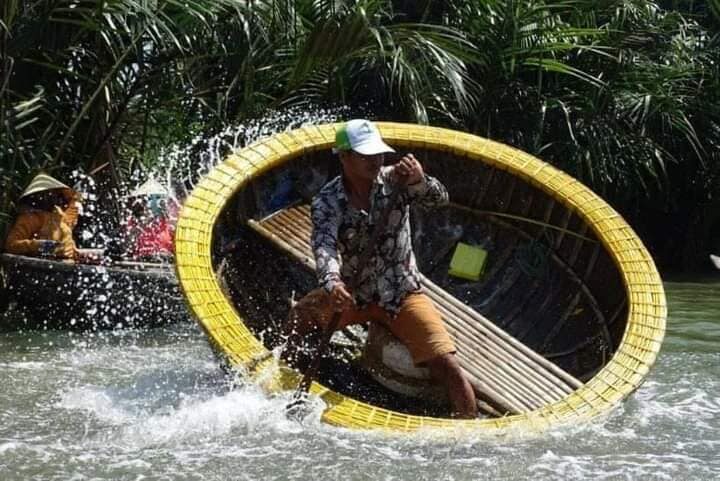 Discovering Hoi Ans Charm by Bamboo Basket Boat & Lantern Boat Trip - Local food between the two boat rides