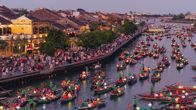 Discovering Hoi Ans Charm by Bamboo Basket Boat & Lantern Boat Trip - Guides, group style and overall value