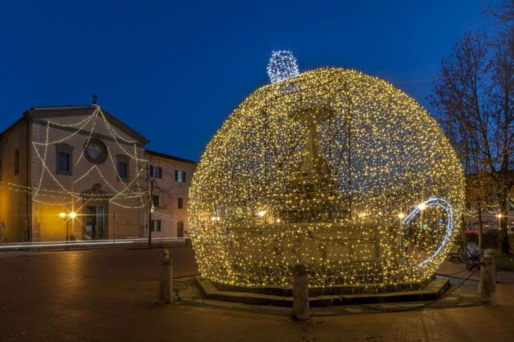 Discovering Pisa in Christmas Time – Walking Tour - Local Markets and Iconic Sights
