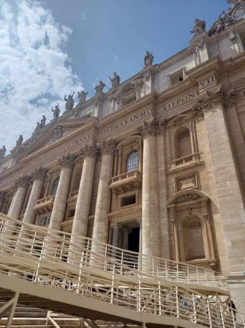 Discovering St. Peter's Basilica: mysteries and legends - An In-Depth Look at the Tour