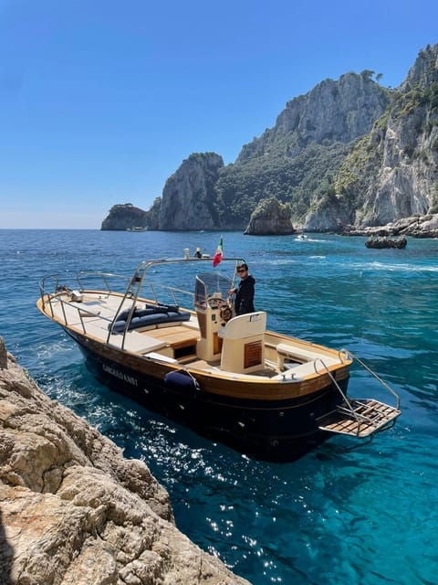 Discovering the island of Capri by boat Fratelli Aprea open 750 - Good To Know