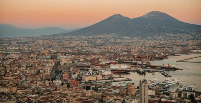 Discovering Vesuvius and Herculaneum - Expert Guidance