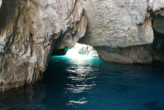 Discovery Capri Island by Boat - Capacity and Timing