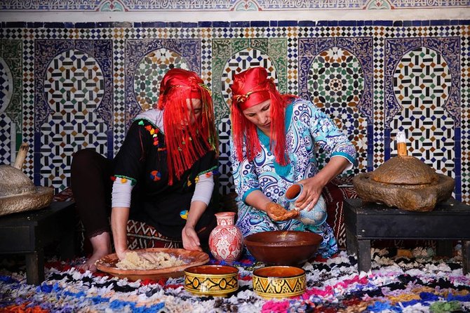 Discovery of Moroccan Culinary Heritage, History and Secrets - Traditional Cooking Techniques in Moroccan Cuisine
