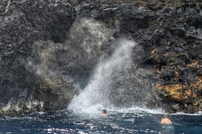 Discovery of the Tahiti Teahupo'o Jurassic Tour peninsula - An In-Depth Look at the Tour Experience