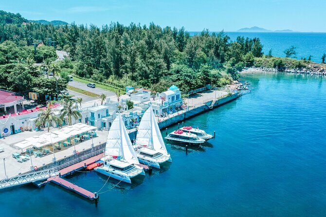 Discovery the Magnificent Son Tra Peninsula by Aphrodite S16 Yach - A Closer Look at the Yacht and Its Comforts