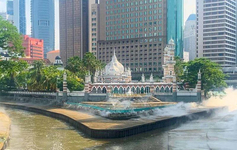 Dive Into 3 Cultures Walking Tour in Kuala Lumpur - What the guide can add to the walk