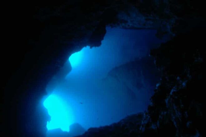 Dive The Blue Dome - The Blue Hole Exploration