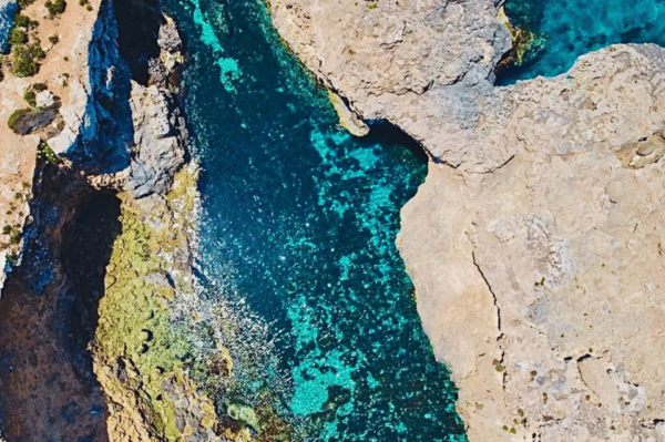 DiveSnap Underwater Sports Thrills:Lantern Point & P31 Wreck - The Allure of Crystal Lagoon and Cliff Diving