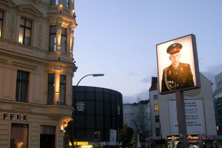 Divided Berlin & Cold War: Berlin Wall 2-Hour Tour - Free Cancellation and Flexible Booking Options