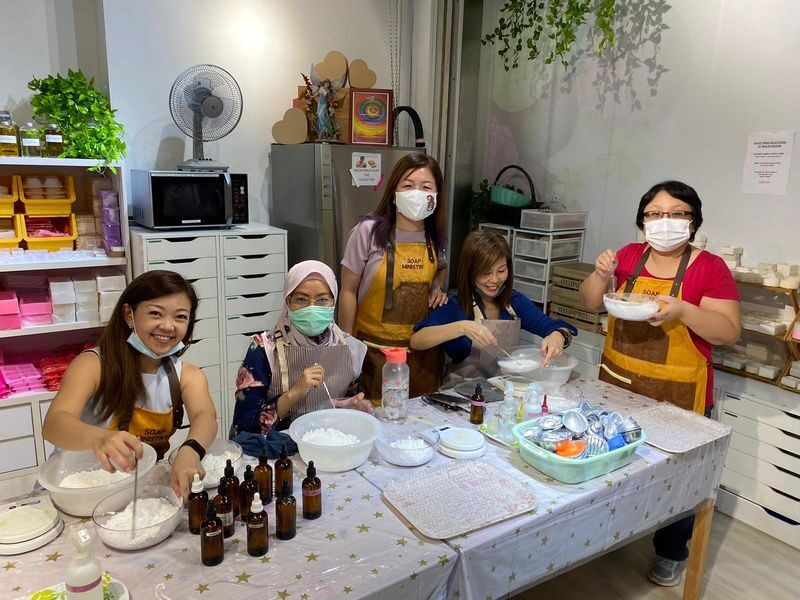 DIY Bathbomb Workshop in Orchard Gateway - Mixing, shaping, and learning at Orchard Gateway