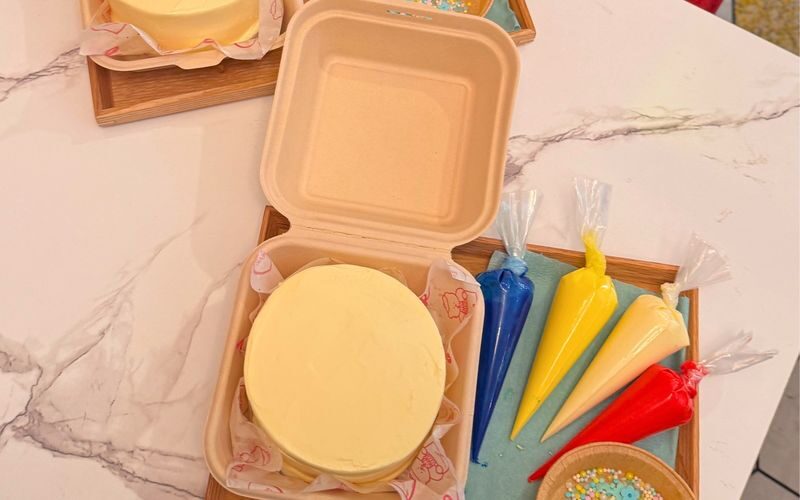 DIY Bento Cake Decorating Workshop @RALOVS Cafe - A small cake, with room to make it your own