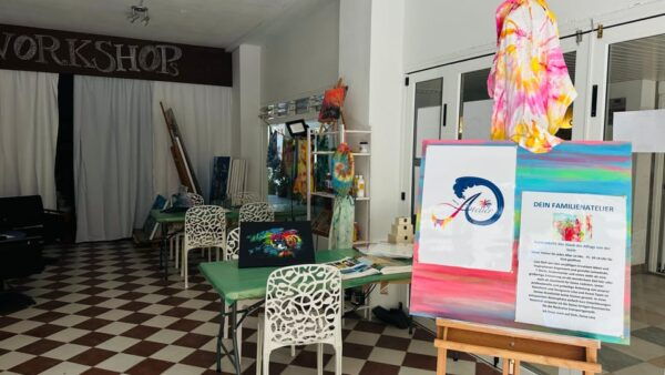 DIY Creative Workshop, DIY T-Shirt, Bag, Pouring Art - Instructors and Guidance