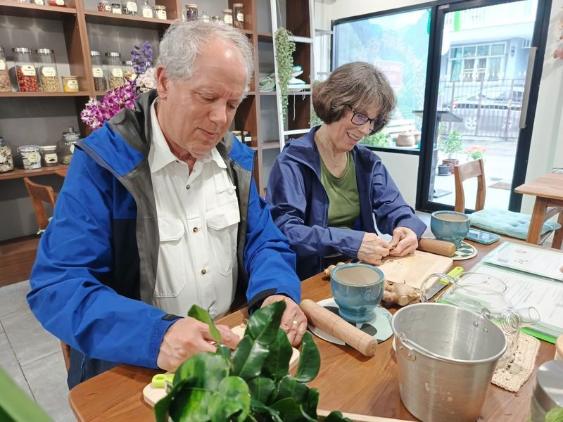 DIY Local Herb Workshop by Uri Herbs in Chiang Mai - Instructors, language, and the pace of class