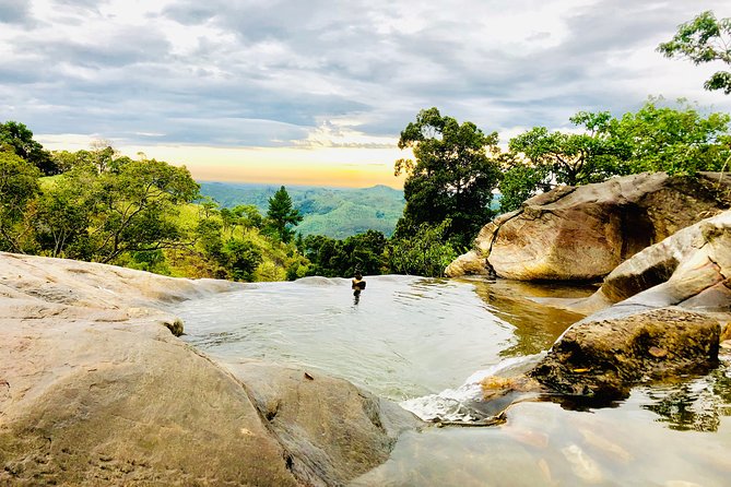 Diyaluma Falls and Natural Pool Bathing Private Guided Tour  - Nuwara Eliya - Logistics and Pickup Details