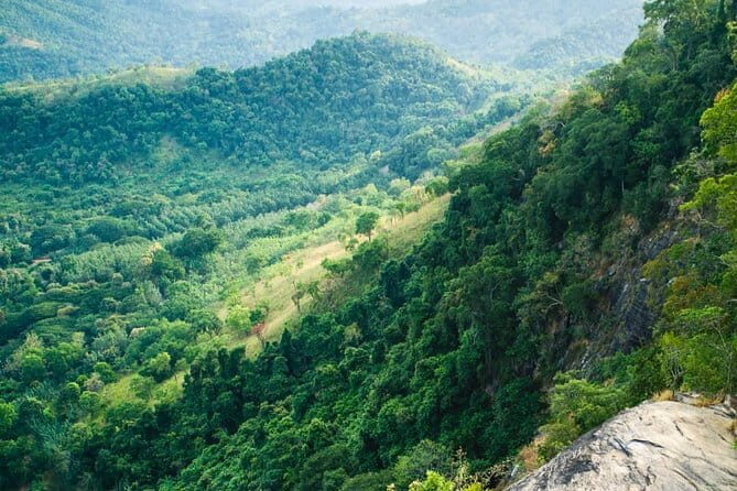 Diyaluma Waterfall & Natural Pool Bath. - An Honest Look at the Diyaluma Waterfall Tour