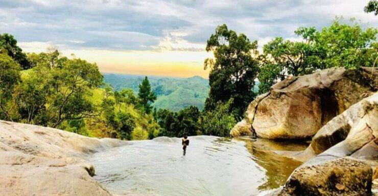 Diyaluma Waterfall & Natural Pool Bath - Overview of Diyaluma Waterfall