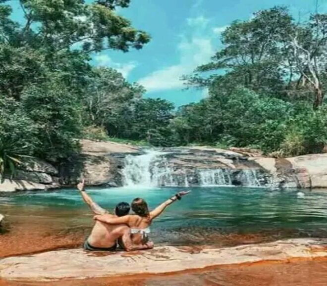 Diyaluma Waterfall & Natural Pool Bath - Experiencing the Natural Pool Bath